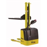 Elektrohydraulischer Stapler mit Fahrantrieb