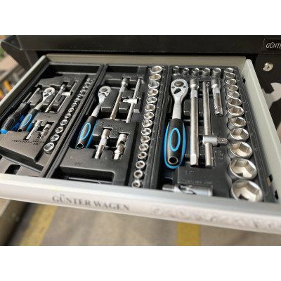 Werkzeugwagen bestückt