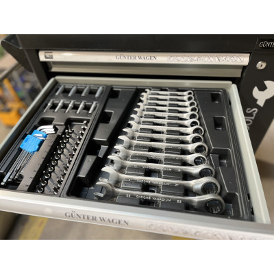 Werkzeugwagen bestückt