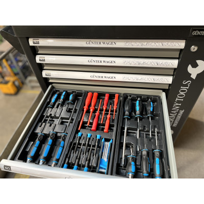 Werkzeugwagen bestückt