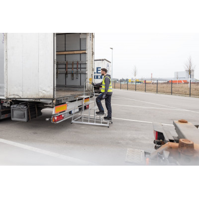 Arbeitspodest, Aluminium-Warzenblech und Handlauf