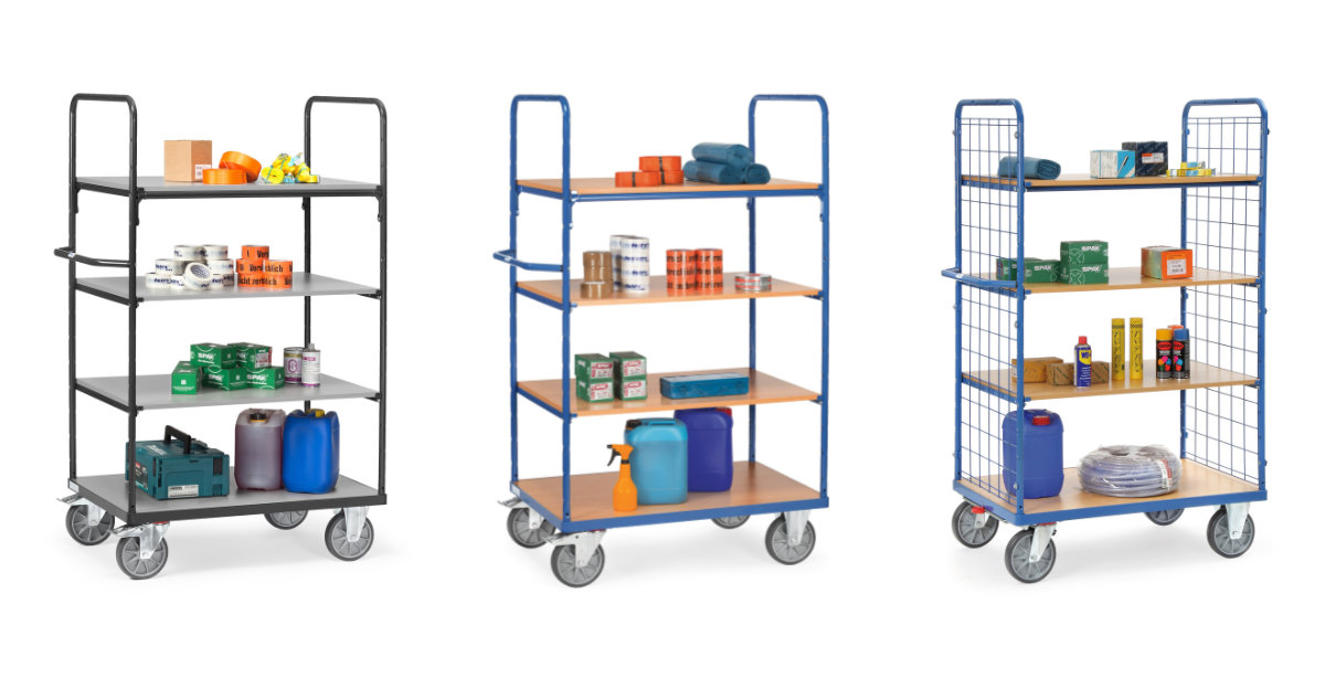 Etagenwagen mit Holzwerkstoffplatten beladen im Logistik-Einsatz