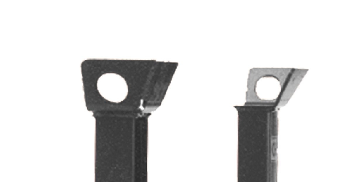 Detailaufnahme der Kranöse und des profilierten Eckpfostens